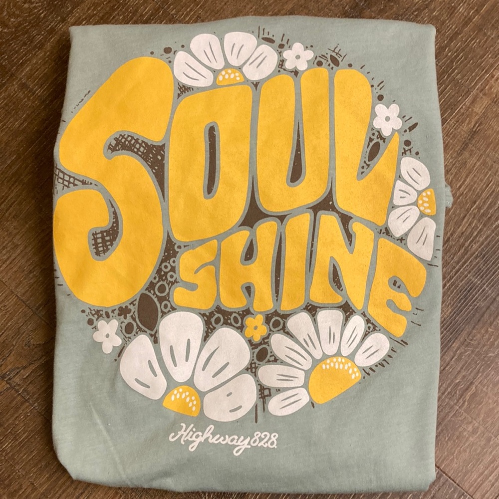 🔴 3 for $15 Soul Shine Tee Highway 828 like new size large